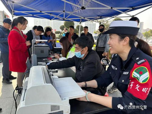 賀州交警以行動(dòng)詮釋雷鋒精神 護(hù)航企業(yè)服務(wù)再升級